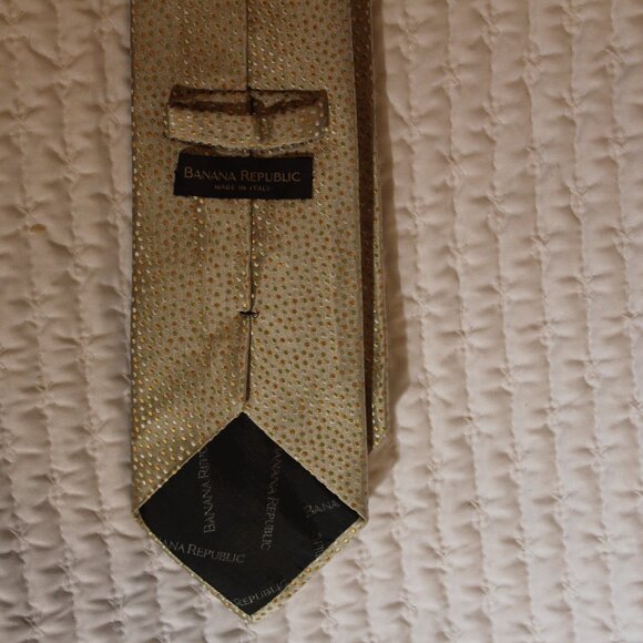 Banana Republic Elegant Silk Men's TIE Shiny Gold Yellow Dots - Picture 5 of 7